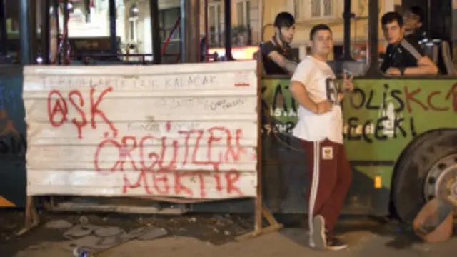 اتسمت الاحتجاجات في جانب منها بالعنف