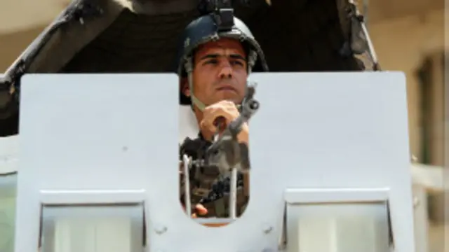 قتل نحو عشرة جنود من حرس الحدود في الكمين، بحسب مسؤولين. 