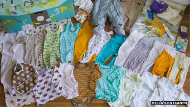 कपड़ों का रंग जानबूढकर लैंगिकता के हिसाब से उदासीन रखा गया