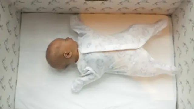 Caixa de papelão para bebês é distribuída desde 1930