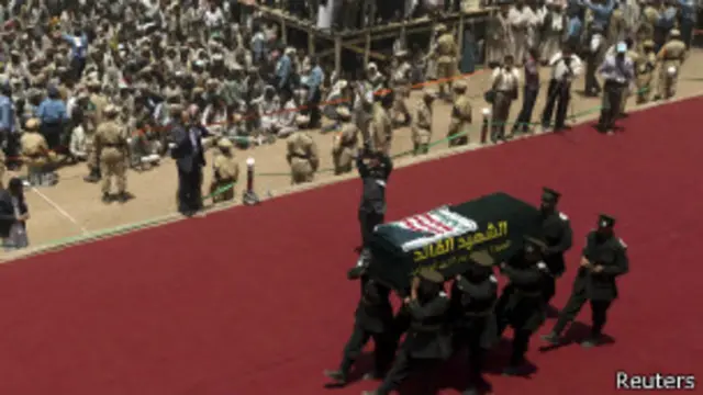 مراسم الدفن شارك فيها ممثلا للرئيس اليمني.