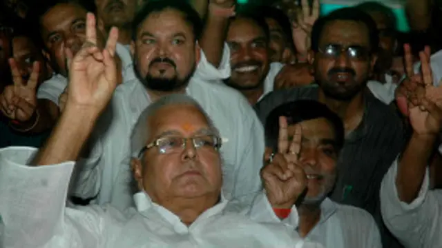 आरजेडी अध्यक्ष लालू यादव ने नीतीश कुमार के क़दम को अवसरवादी करार दिया है.