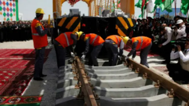 کار عملی ساختن این خط آهن روز پنجم ژوئن از سوی روسای جمهوری افغانستان، ترکمنستان و تاجیکستان در آتامیرات ترکمنستان افتتاح شد. 