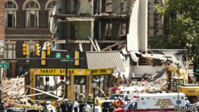 Обрушившийся дом