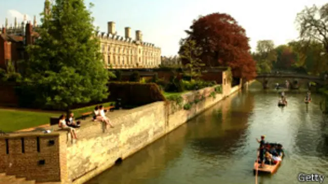 Hiện chưa có thông kê có bao nhiêu người TQ thăm Cambridge hàng năm.