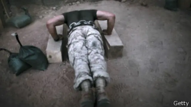 Soldado haciendo ejercicio