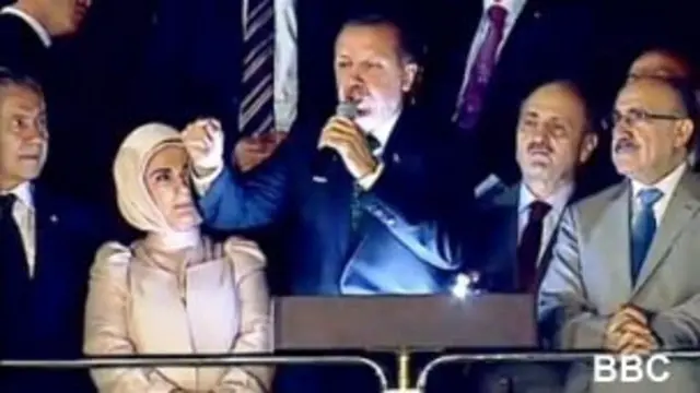 أردوغان دعا مؤيديه إلى عدم الانجرار للعنف