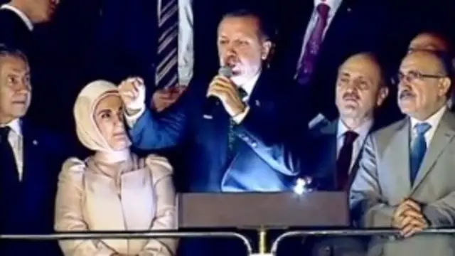 وزیراعظم طیب اردوگان نے ان مظاہروں کو غیر جمہوری کہہ کر رد کر دیا تھا