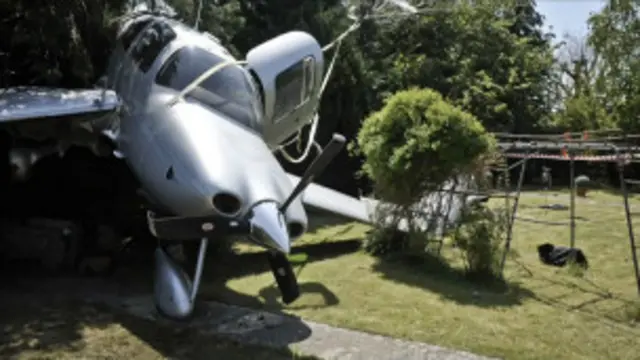 O piloto do monomotor conseguiu escapar do acidente apenas com ferimentos leves