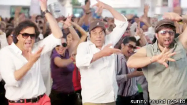 सनी, बॉबी और धर्मेंद्र तीनों ने बेकार अभिनय किया है.