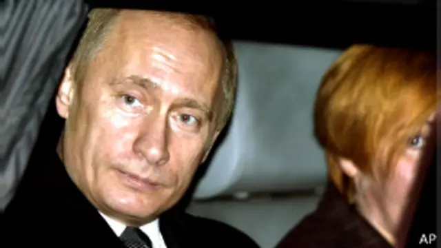 Владимир и Людмила Путины во время визита в Турцию, декабрь 2004 г.