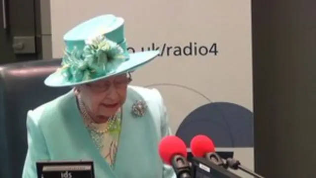 ملکہ نے عمارت کے افتتاح کا اعلان کرتے ہوئے کہا کہ اُنہیں بے حد خوشی محسوس ہو رہی ہیں