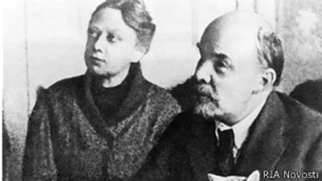 Крупская - идеал соратницы политика