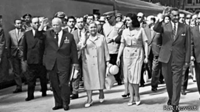 Никита Хрущев с женой в Египте