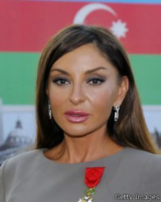 У суспільному житті та медійному просторі перша леді Азербайджану Мехрібан Алієва затьмарила свого чоловіка