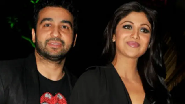 राज कुंदा पर पुलिस ने सट्टेबाज़ी का आरोप लगाया है