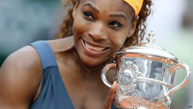 अमरीका की सरीना विलियम्स ने महिला वर्ग का फ्रेंच ओपन खिताब जीत लिया है. उन्होंने फाइनल में रूस की मरिया शरापोवा को 6-4, 6-4 से हराया.