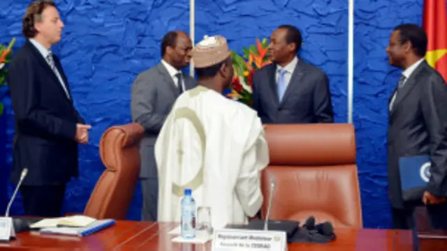 رئيس بوركينا فاسو مستقبلاً المفاوضين