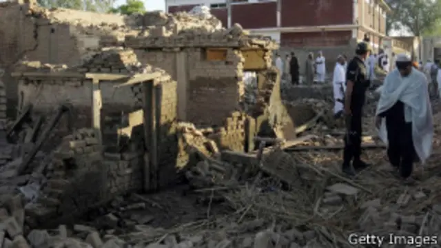 دیروز هم در حمله انتحاری به پاسگاه پلیس در بانو چهار نفر کشته و ۳۵ نفر مجروح شدند