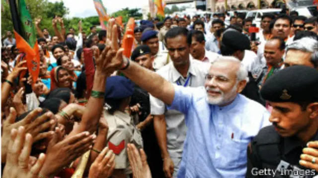 مودی کے پاس ہوا کا رخ موڑنے کا واحد طریقہ یہی ہے کہ وہ ووٹروں کو اس بات بات پر آمادہ کرلیں کہ وہ عام انتخابات میں مقامی مسائل پر قومی مسائل کو ترجیح دیں