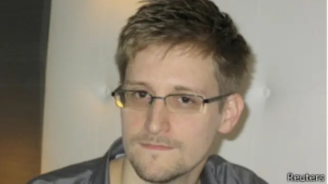 برطانوی اخبار گارڈین نے ایڈورڈ سنوڈن کا نام انہیں کی درخواست پر ظاہر کیا ہے