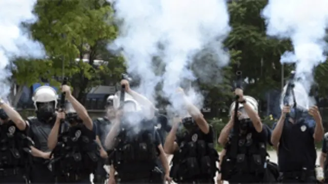 示威者指責當局動用過分武力