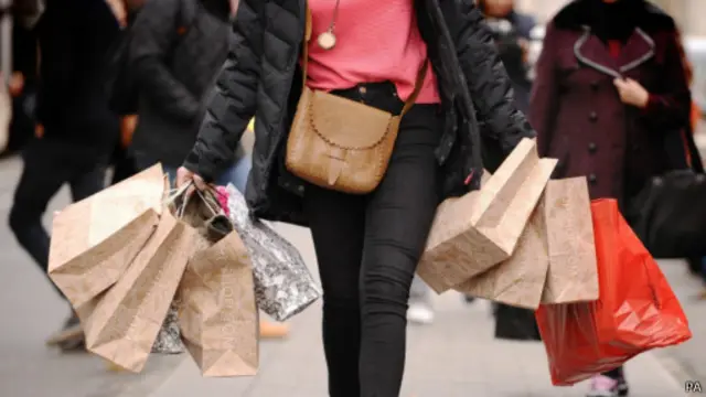 食品销售回升,另外一个令人意外的就是服装商店的销售也有增加