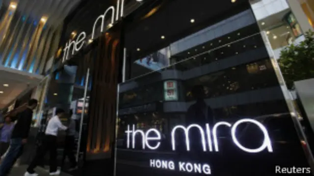 ایڈورڈ سنوڈن پیر کو ہوٹل مِیرا سے چیک آؤٹ کر گئے