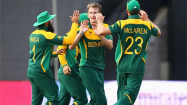 جنوبی افریقہ کی جانب سے کرس مورس نے دو وکٹیں حاصل کیں