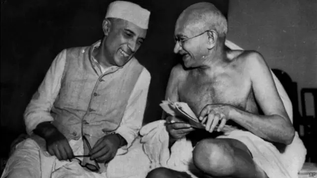 जवाहरलाल नेहरू और मोहनदास गाँधी