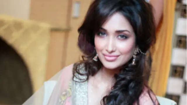 جیا خان نے امیتابھ بچن کے مقابل فلم نشبد سے اپنے فلمی کیریئر کا آغاز کیا تھا