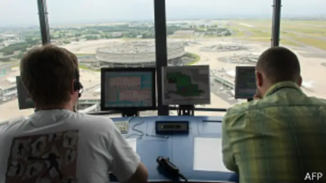 فضائی ٹریفک کنٹرول کرنے والا عملہ کام کرتا رہے گا