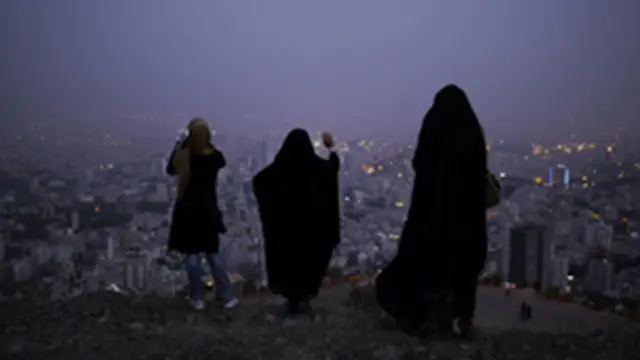 ایران کې تل یا ناسم یا سم سړی د رایو ګټونکی وي. تر هېڅ رایې نه ورکولو خو رایه ورکول ښه دي، نو غواړم چې حسن روحاني ته رایه ورکړم