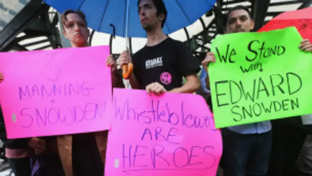 مؤيدو سنودين يريدون الإفراج عنه