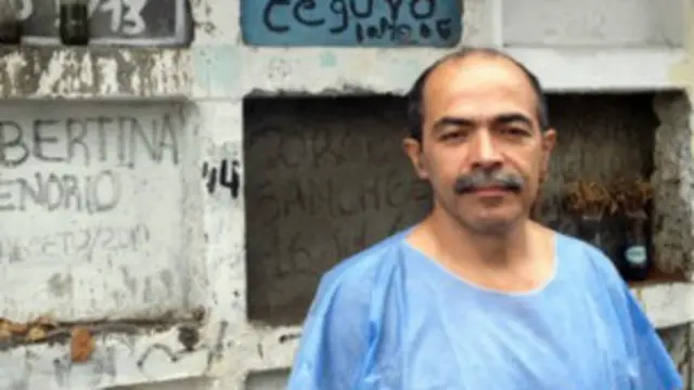 O médico-legista de Tumaco, Antonio Sarama