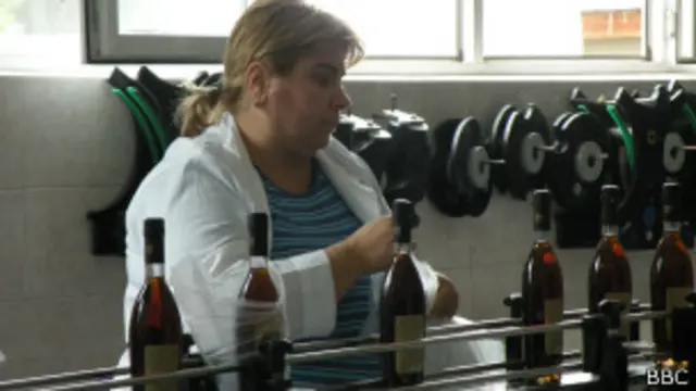 Жінка працює