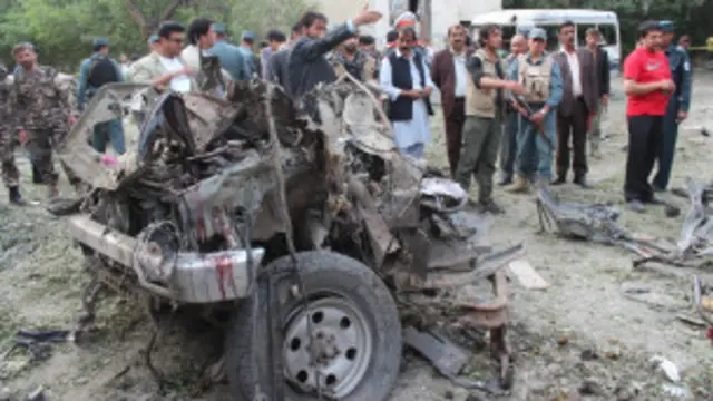 امریکہ اور طالبان کے درمیان ممکنہ مذاکرات کی جانب پیش رفت کے باوجود، افغان دارالحکومت میں بم حملوں کا ایک سلسلہ جاری ہے