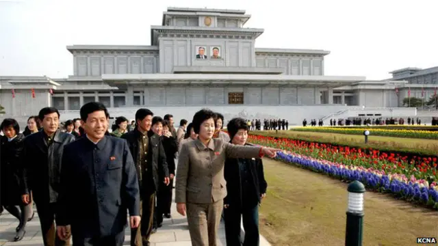 鲜人拜谒锦绣山太阳宫