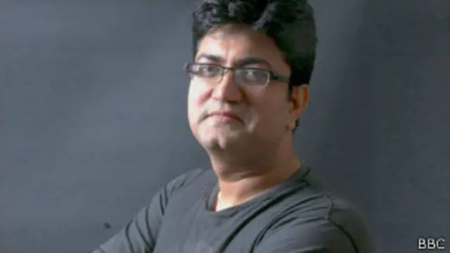 प्रसून जोशी कहते हैं कि फिल्म में ऐसा कुछ भी नहीं दिखाया जो मिल्खा सिंह के चरित्र से मेल ना खाता हो.