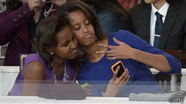 дети Обамы фотографируются