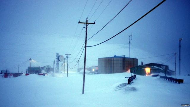 A região foi batizadaapostaonline1778 pelo capitão James Cook,apostaonlinehomenagem ao príncipe britânicoapostaonlineGales. Na língua Inupiaq, a cidade se chama Kingigin, nomeapostaonlineuma montanha local. A população se autointitula Kingikmiut, que significa 'o povoapostaonlineKingigin'. (Foto: Ed Gold)