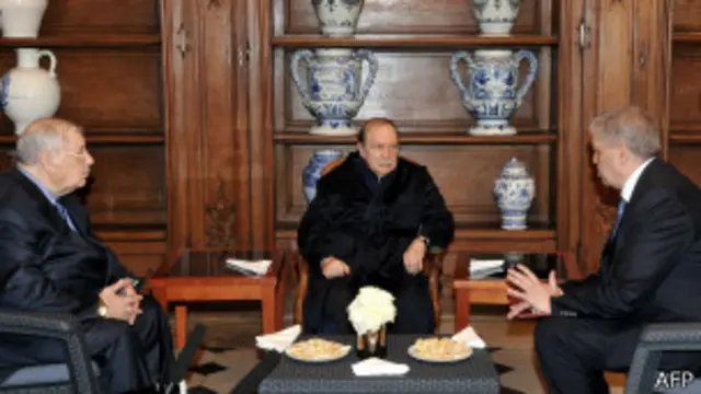 أدت الوعكة الصحية التي تعرض لها الرئيس الجزائري عبد بوتفليقة في أبريل نيسان الماضي إلى بداية الحديث عن احتمال عدم ترشحه لولاية رئاسية رابعة.