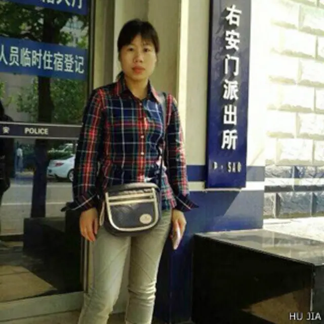 杜繼榮到北京右安門派出所查詢哥哥杜斌下落（胡佳提供圖片13/6/2013）