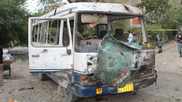 انفجار در ورودی دادگاه عالی افغانستان هفده کشته و سی و نه زخمی بر جا گذاشت