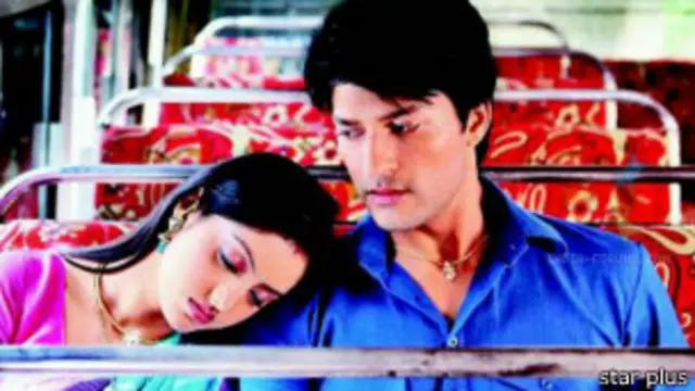 कलाकारों को एक शिफ्ट में कई घंटों तक काम करना पड़ता है.