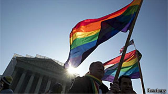 Protesto a favor do casamento gay em frente à Suprema Corte de Washington (Reuters)