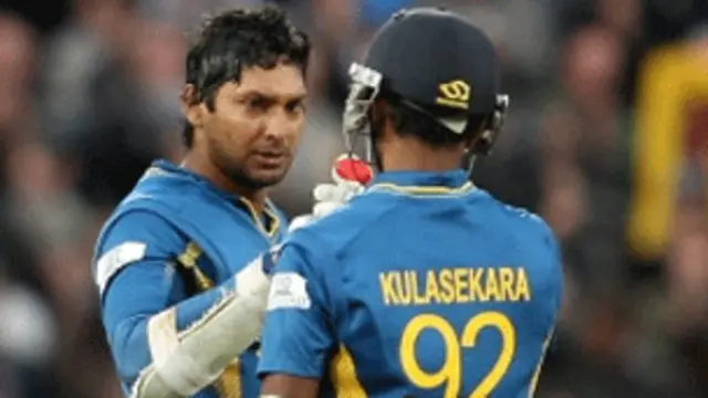 سنگاکارا اور کلاسیکرا نے چوتھی وکٹ کے لیے ایک سو چھ رنز کی شراکت قائم کی