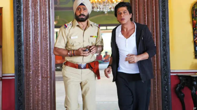 फ़िल्म की कहानी काफ़ी उलझी हुई है और स्क्रीनप्ले में दोहराव है.