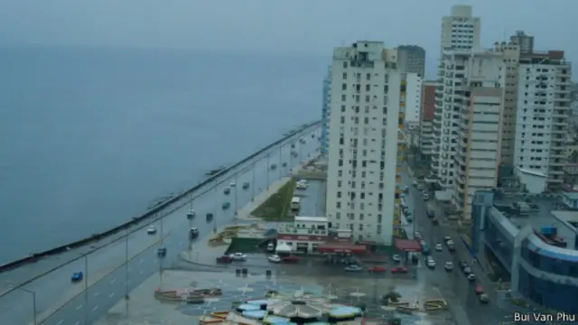 Sông Almendares chảy qua trung tâm thành phố Havana