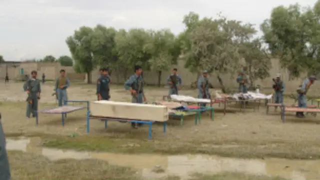 د هېواد د نورو برخو په څېر په خوست کې هم تر دې وړاندې د جنازې په مراسمو او يا هديرې ته په ورغليو لارو کې د ځانمرګي بريد په ګډون بمي چاودنې شوي دي او سيمه والو ته يې مرګ ژوبله اړولې ده.